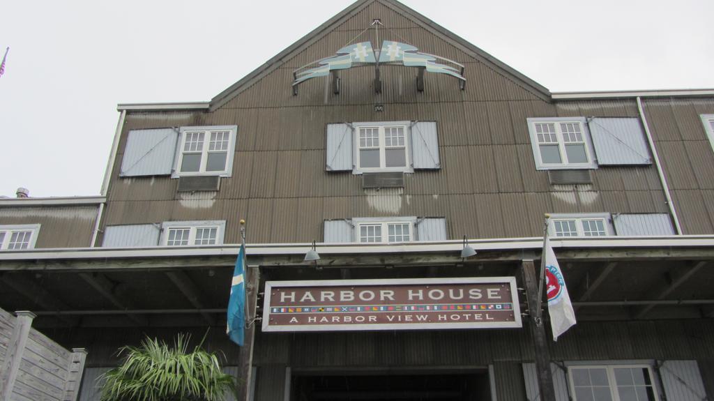 Harbor House And Marina At Pier 21 Motel
