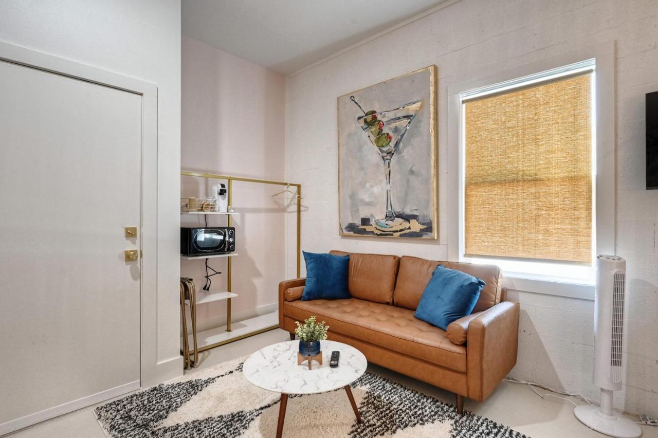 The Oleander 10 Hotel