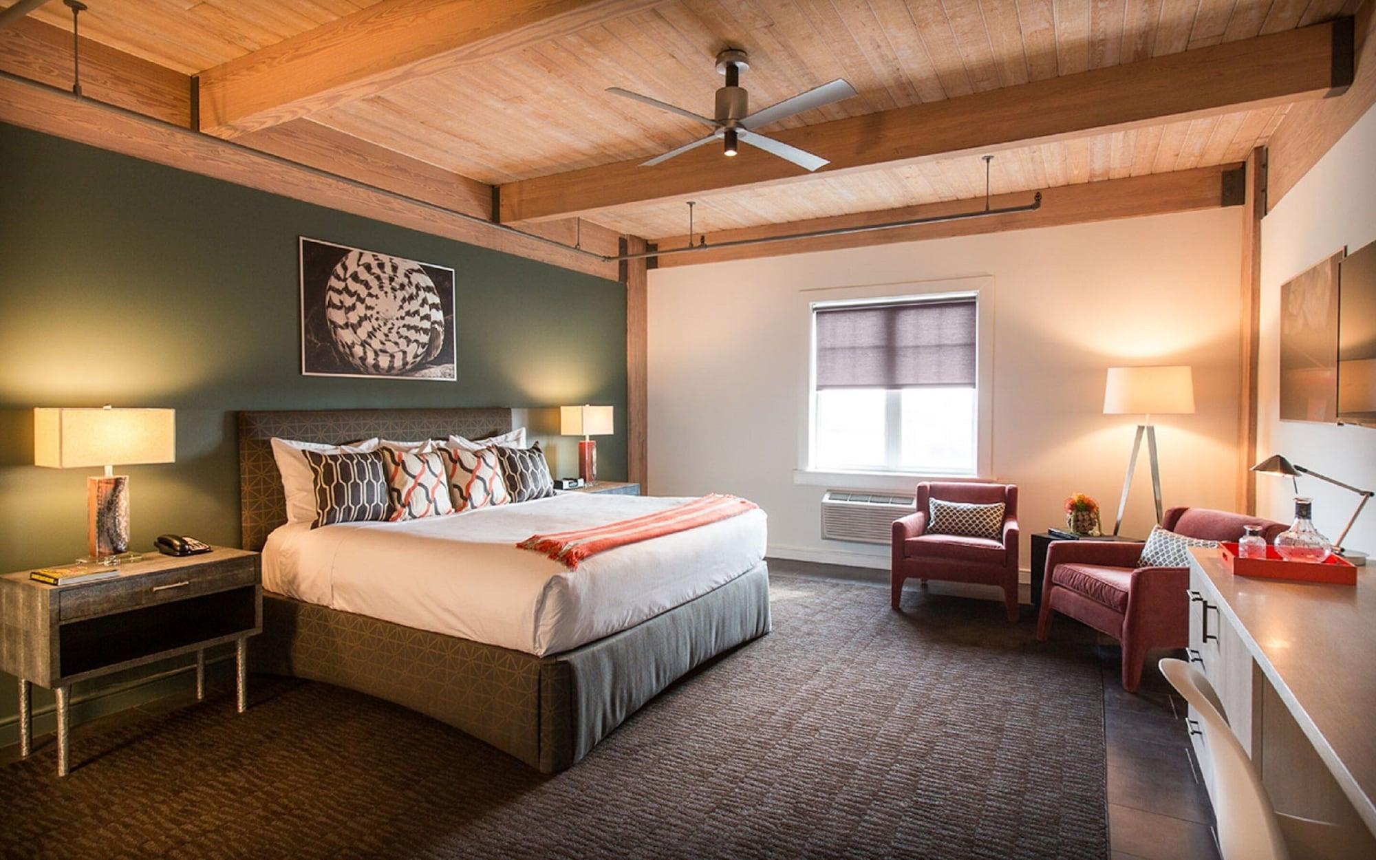 Harbor House And Marina At Pier 21 Motel 3*