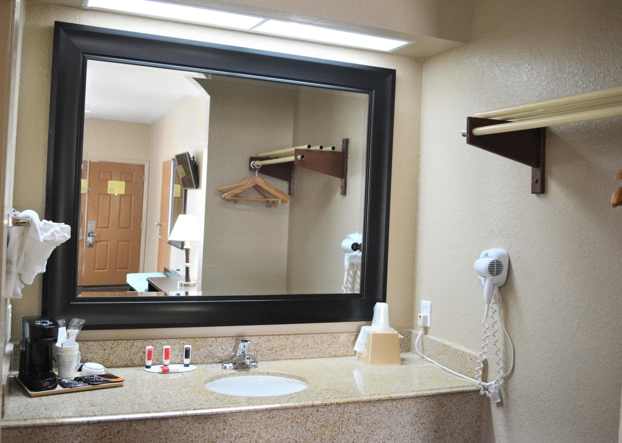 Super 8 By Wyndham Hotel Galveston