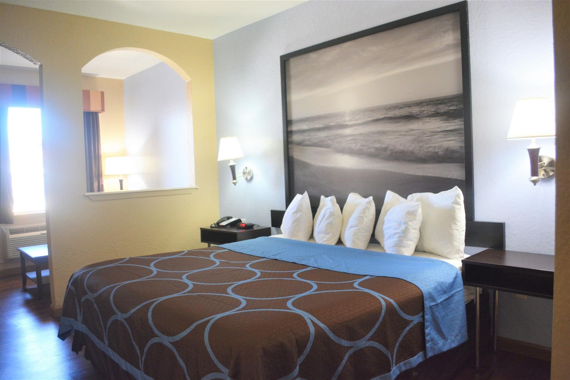 Super 8 By Wyndham Galveston