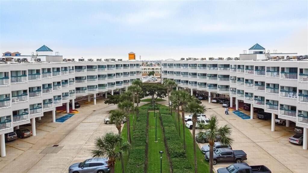 Sun Splashed Condo! Steps To And 2 Pools Island Apartment *