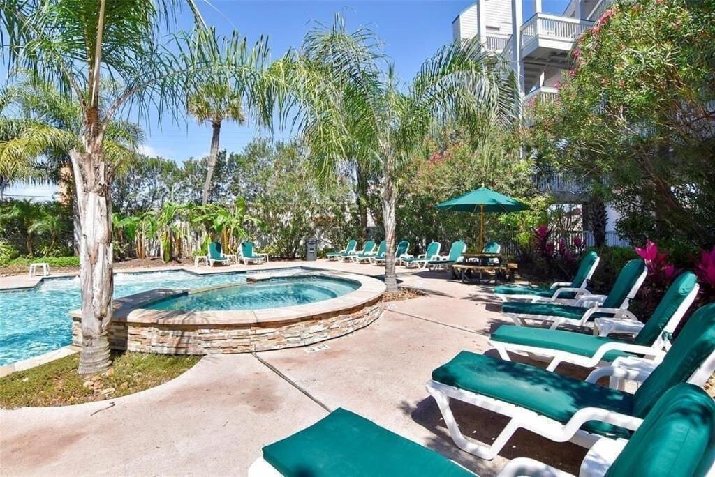 Sun Splashed Condo! Steps To And 2 Pools Island Apartment Galveston