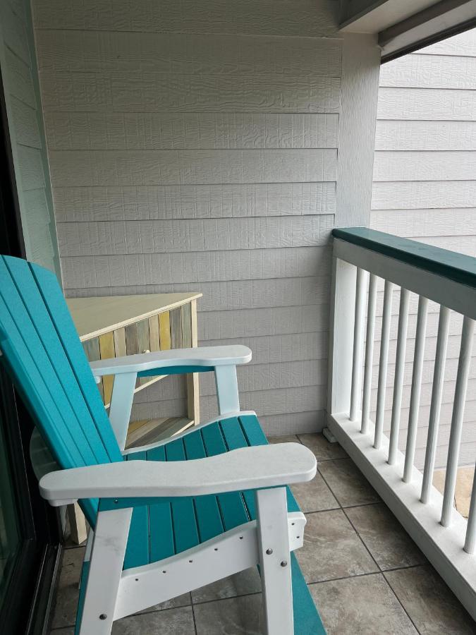 Sun Splashed Condo! Steps To And 2 Pools Island Apartment
