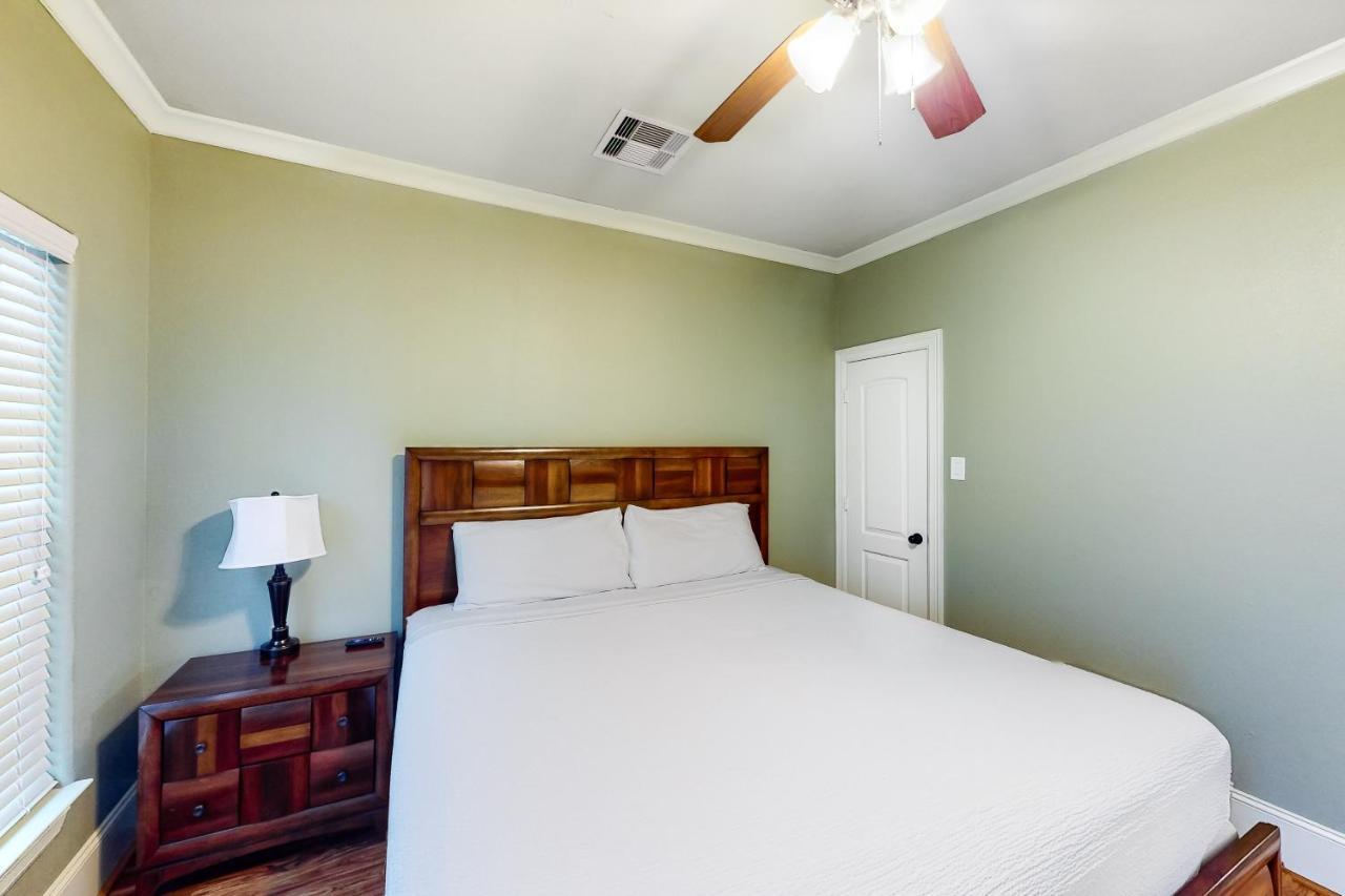 Beachside Retreat * Galveston