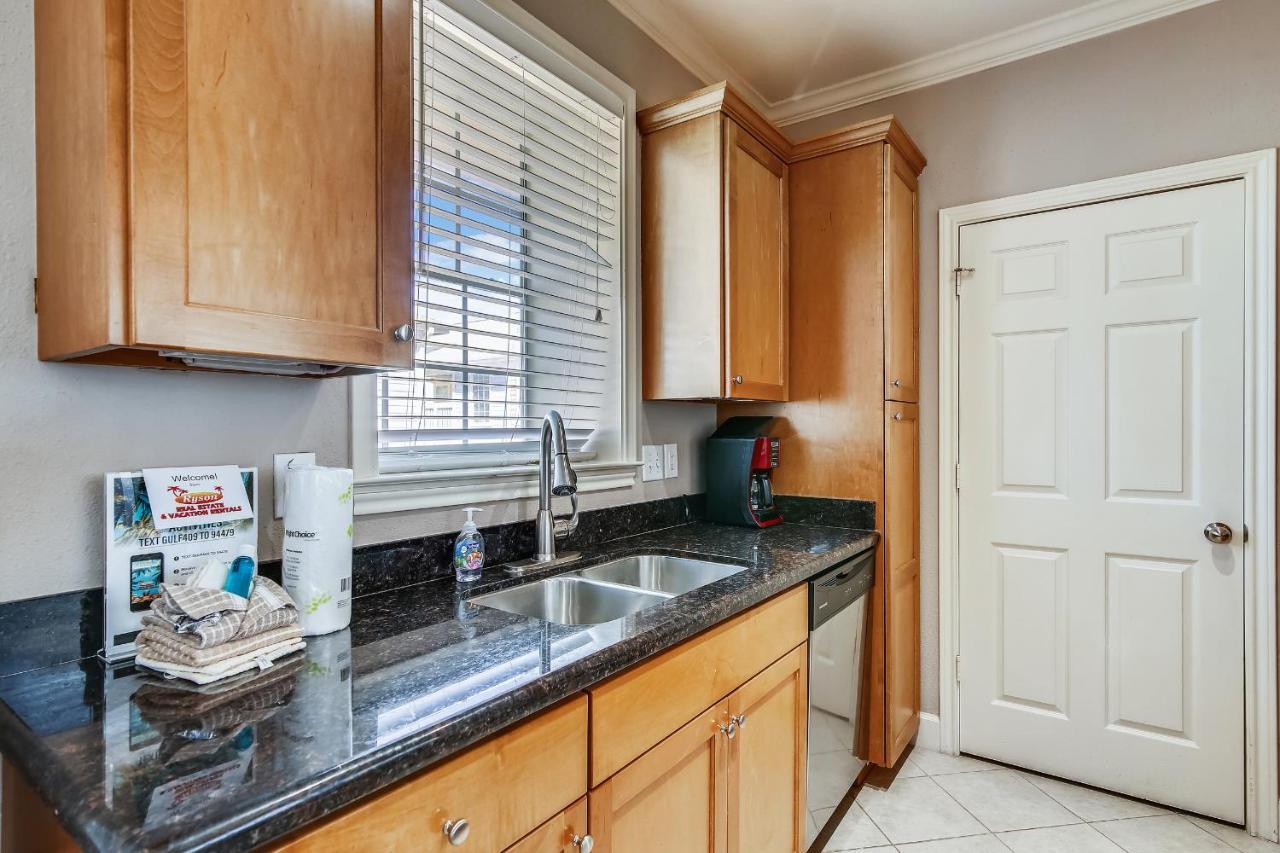 Apartment Dawn 625 Galveston