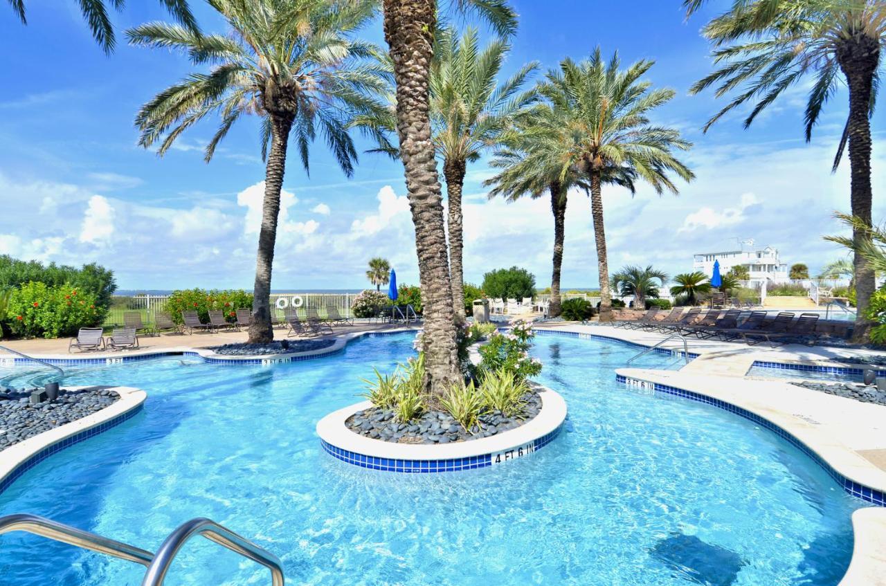 Beachfront Flamingo * Galveston