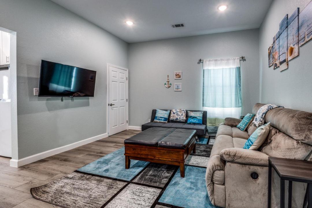 Holiday home Cozy Brand New House - 2 Mins To The Galveston