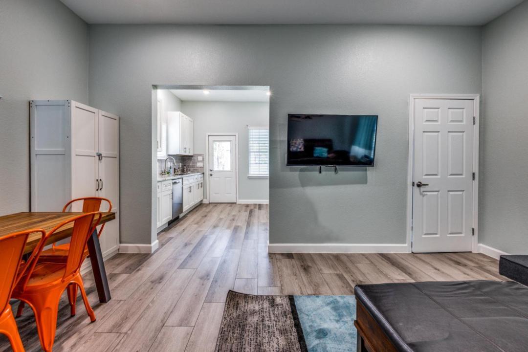 Cozy Brand New House - 2 Mins To The *