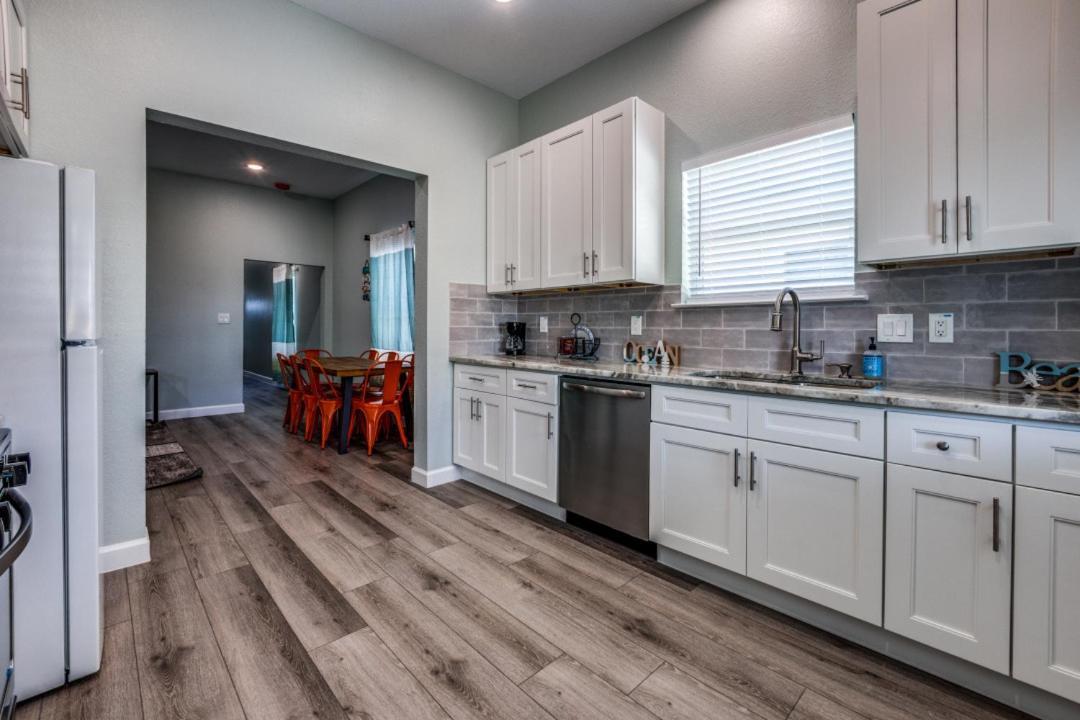 Holiday home Cozy Brand New House - 2 Mins To The Galveston