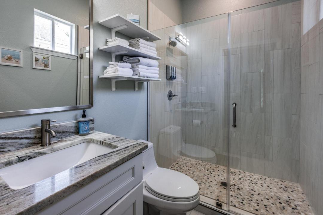 Holiday home Cozy Brand New House - 2 Mins To The Galveston