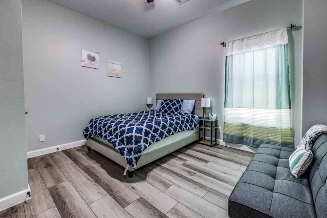 Cozy Brand New House - 2 Mins To The Galveston