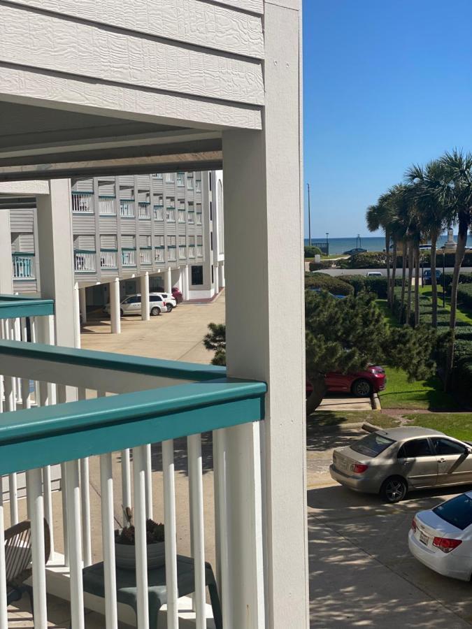 Sun Splashed Condo! Steps To And 2 Pools Island Apartment *
