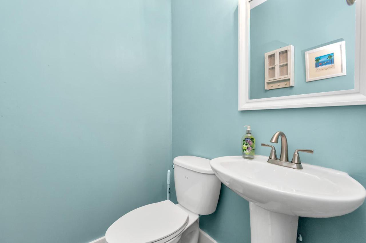 Sleeps 19! 3 Kitchens, Lr's, 4 Bedroom 4.5 Bth - Beauty Holiday home