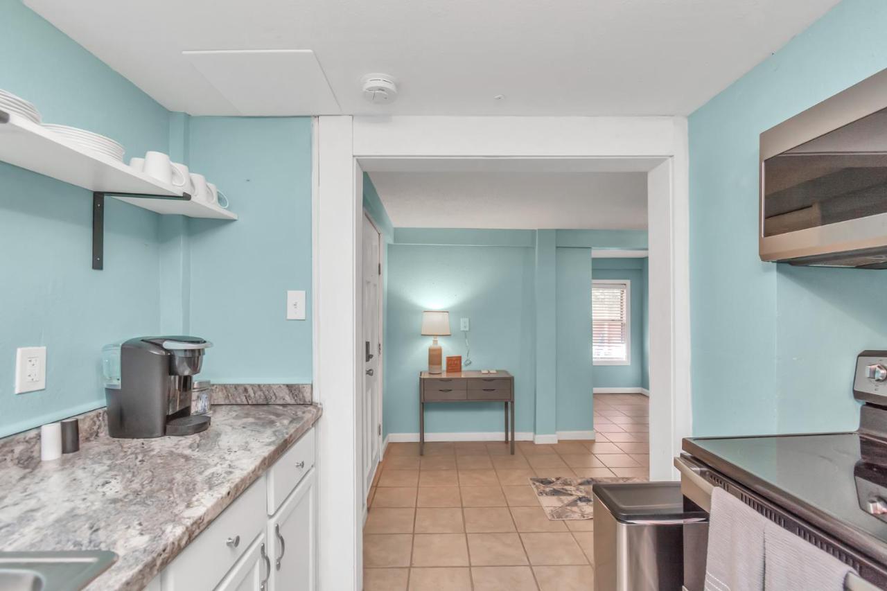 Sleeps 19! 3 Kitchens, Lr's, 4 Bedroom 4.5 Bth - Beauty *