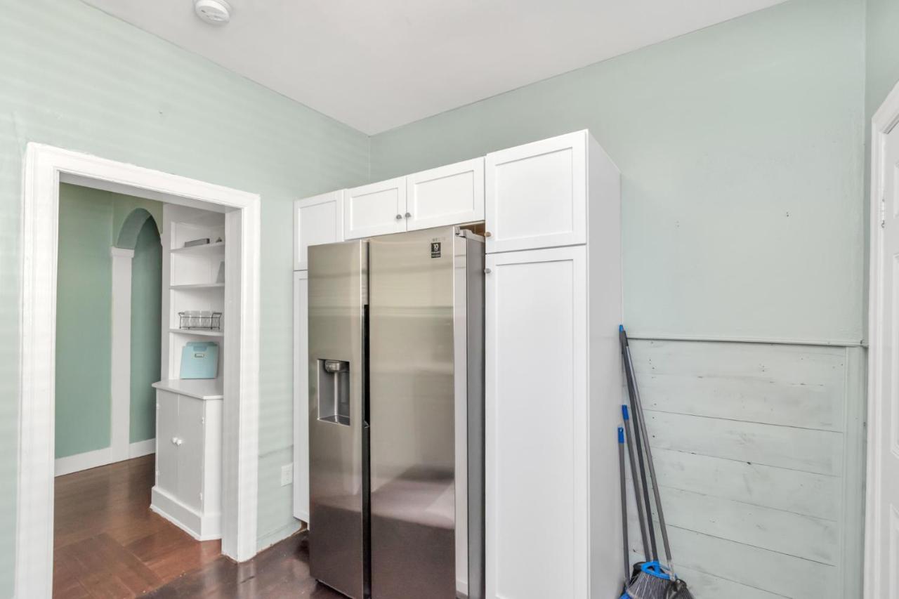 Sleeps 19! 3 Kitchens, Lr's, 4 Bedroom 4.5 Bth - Beauty * Galveston