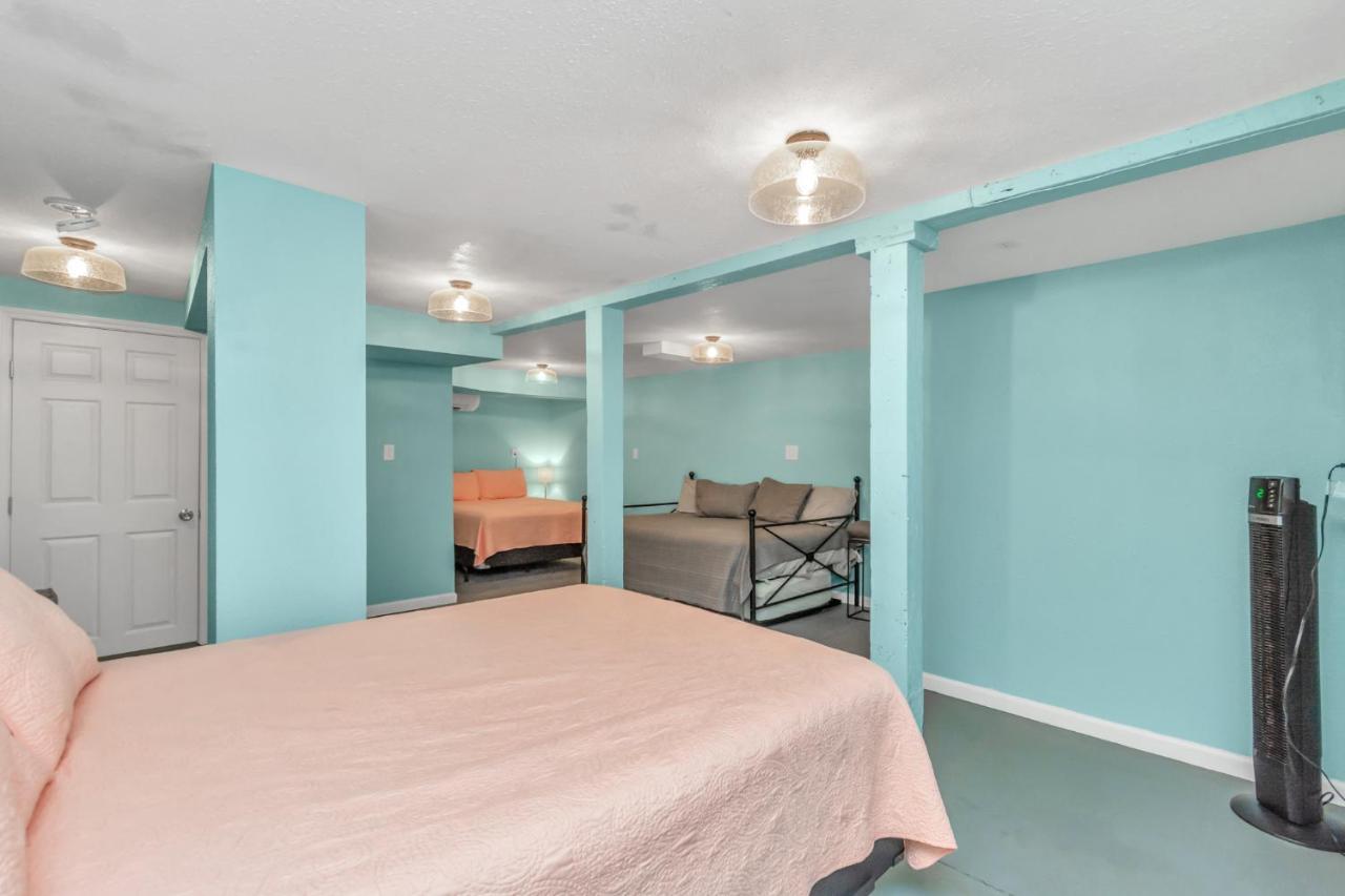 Sleeps 19! 3 Kitchens, Lr's, 4 Bedroom 4.5 Bth - Beauty Galveston
