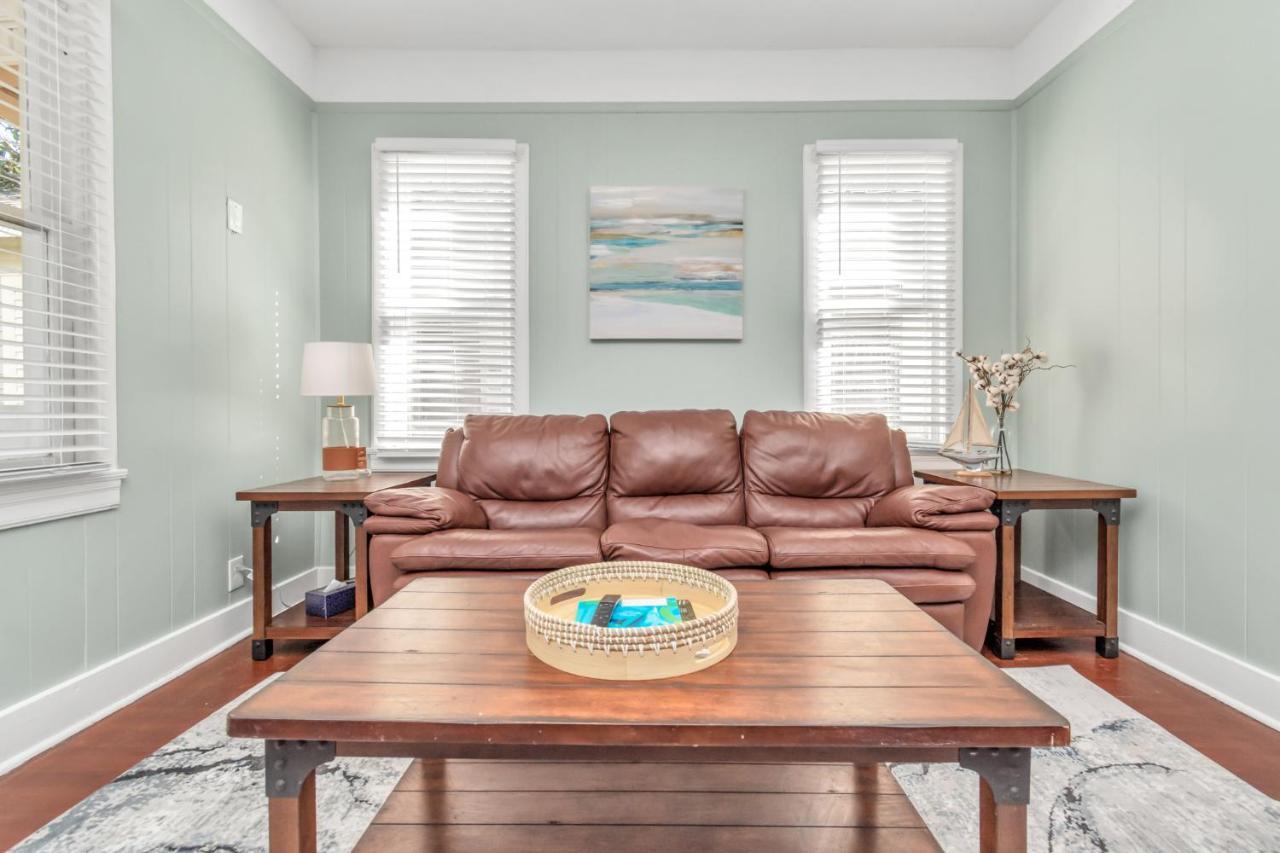 Sleeps 19! 3 Kitchens, Lr's, 4 Bedroom 4.5 Bth - Beauty * Galveston