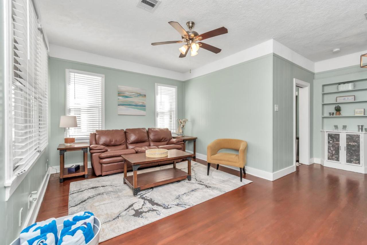 Holiday home Sleeps 19! 3 Kitchens, Lr's, 4 Bedroom 4.5 Bth - Beauty