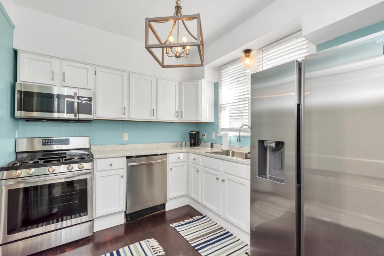 Sleeps 19! 3 Kitchens, Lr's, 4 Bedroom 4.5 Bth - Beauty Holiday home Galveston