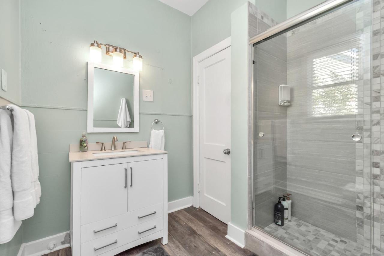 Sleeps 19! 3 Kitchens, Lr's, 4 Bedroom 4.5 Bth - Beauty *