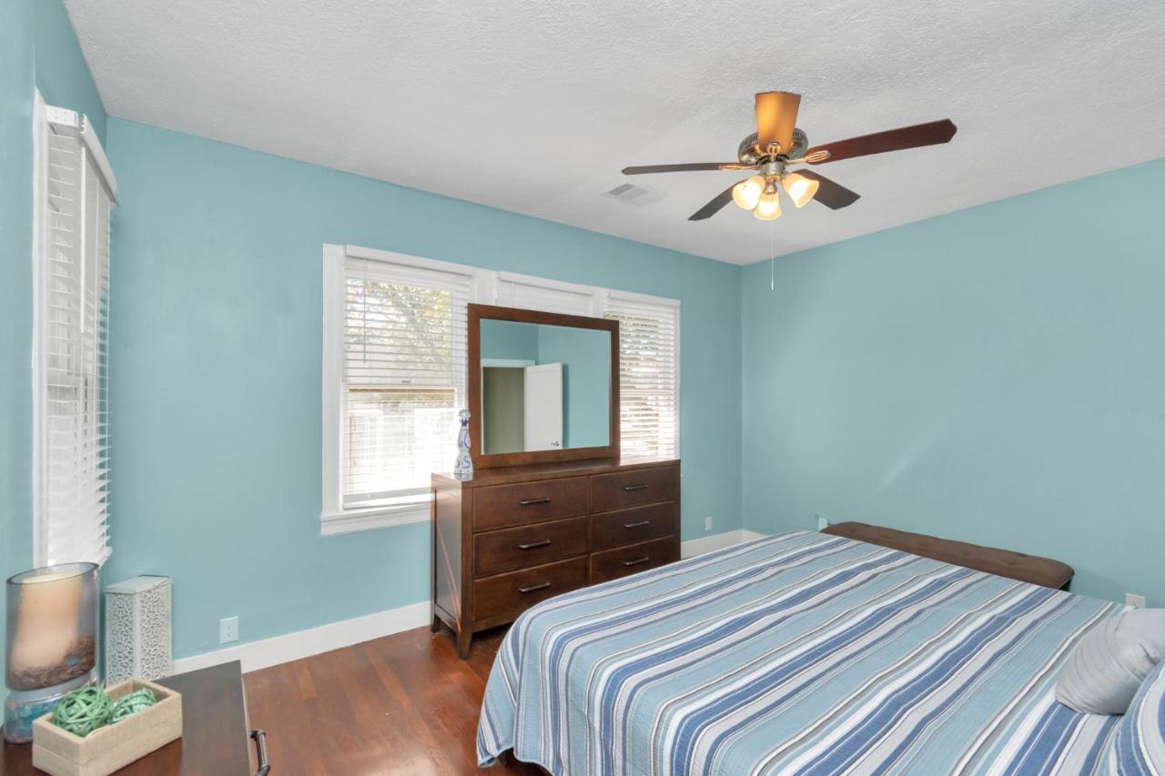 Sleeps 19! 3 Kitchens, Lr's, 4 Bedroom 4.5 Bth - Beauty *