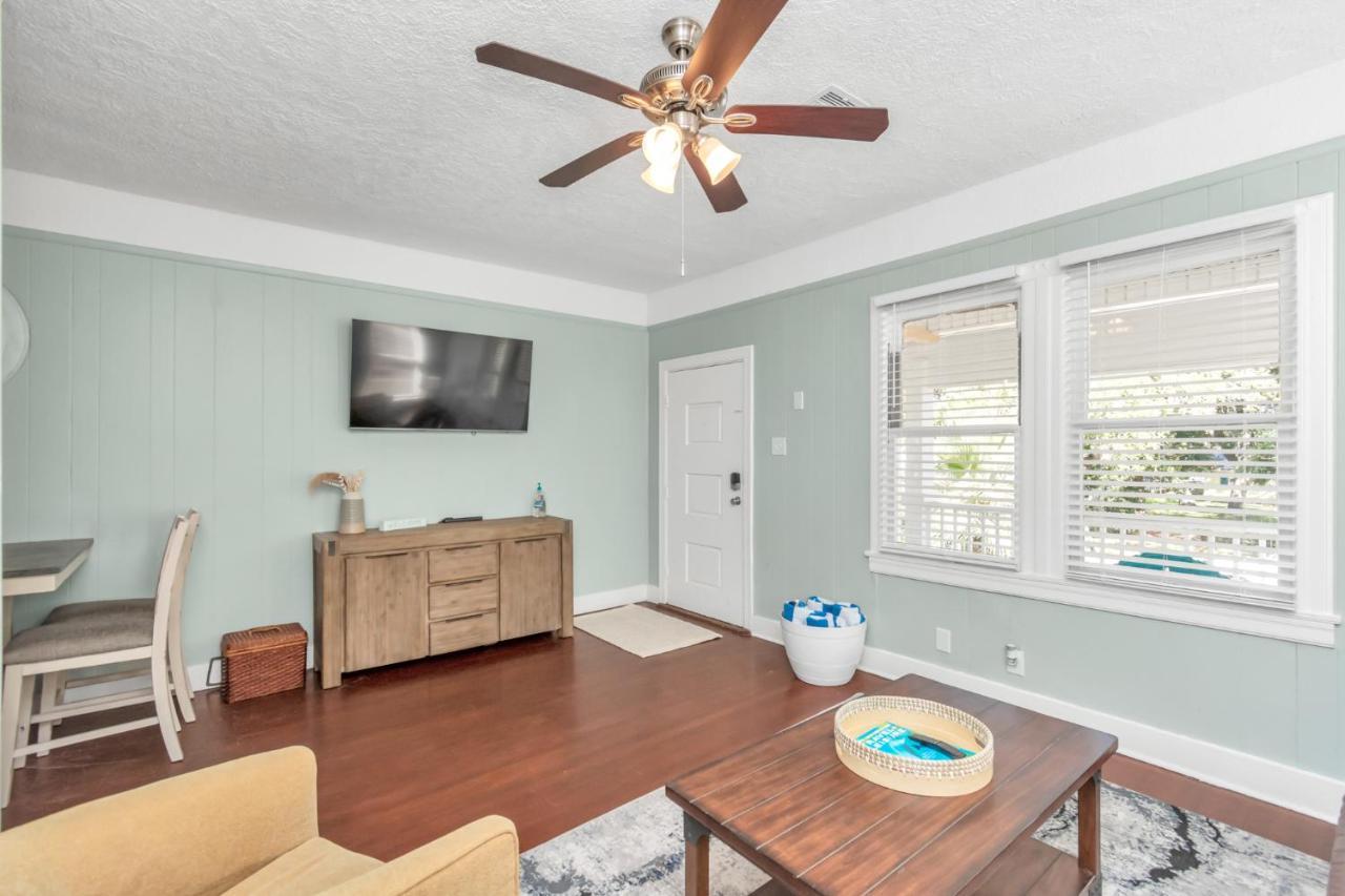 Holiday home Sleeps 19! 3 Kitchens, Lr's, 4 Bedroom 4.5 Bth - Beauty Galveston