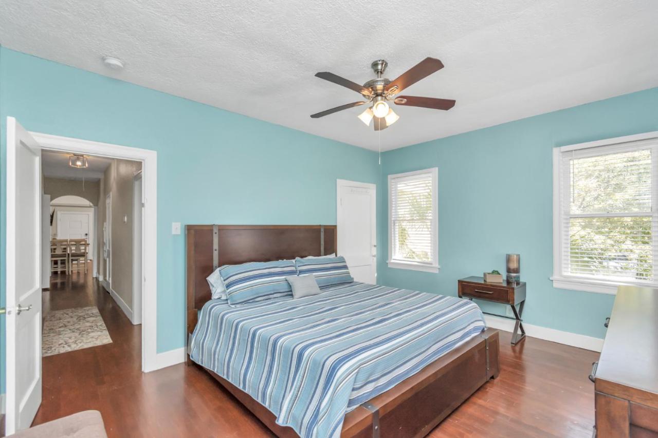 Sleeps 19! 3 Kitchens, Lr's, 4 Bedroom 4.5 Bth - Beauty Galveston