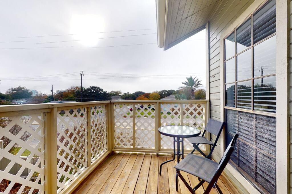 Apartment East End 2-story / 2-bedroom Townhome *