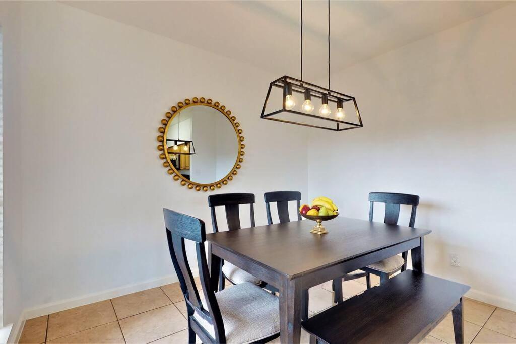 East End 2-story / 2-bedroom Townhome Apartment *