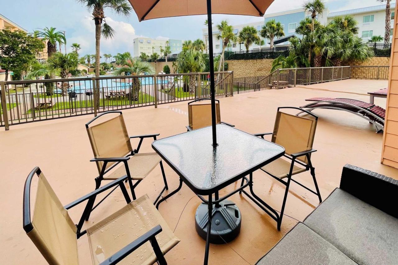 Modern Pool View And Walk To Beach! Apartment