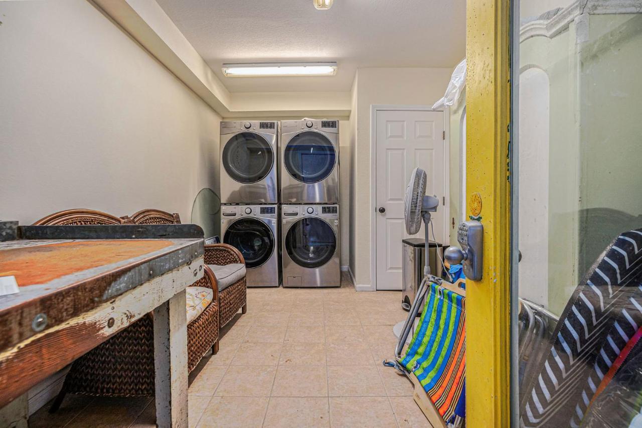 Di Cocco #2-oceanfront Dog Friendly W Pool Holiday home