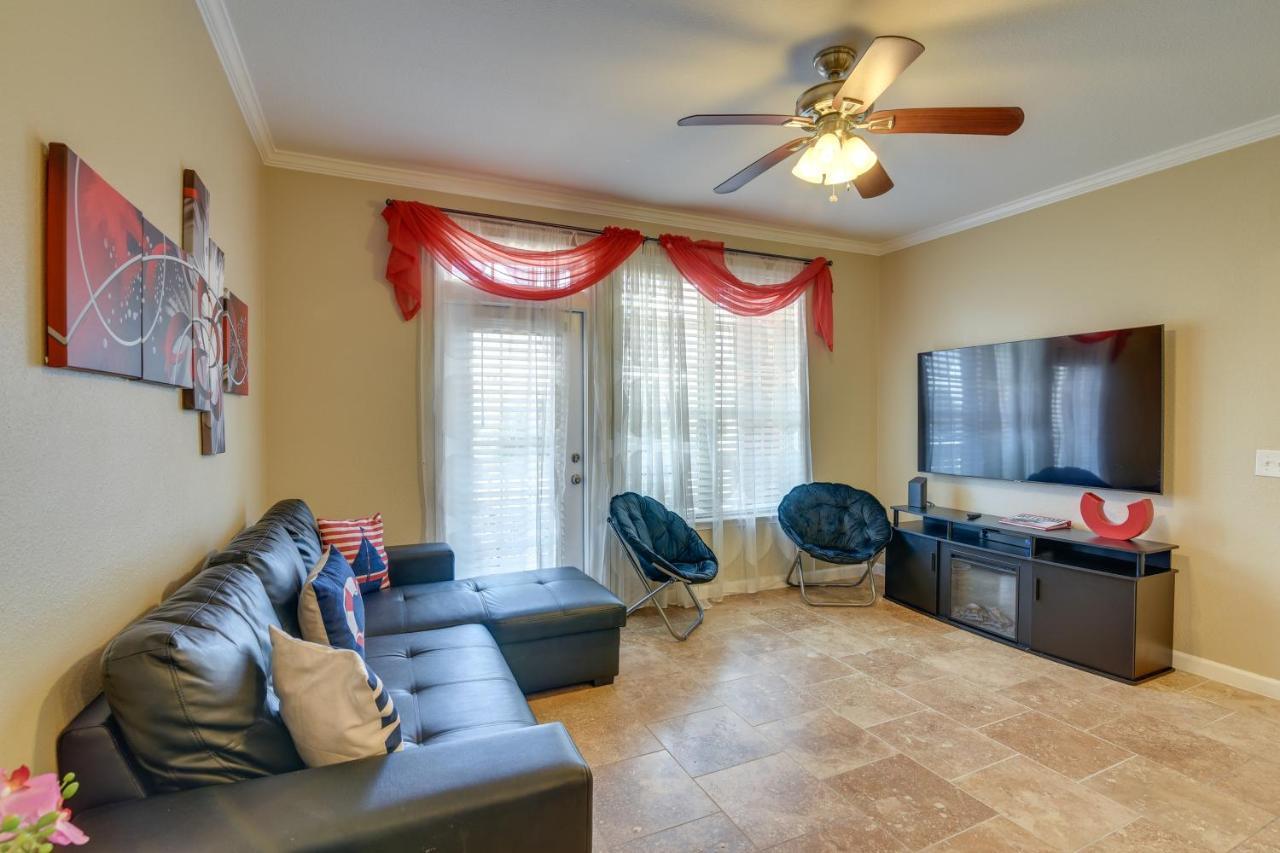 Walkable Close To The Beach! Galveston