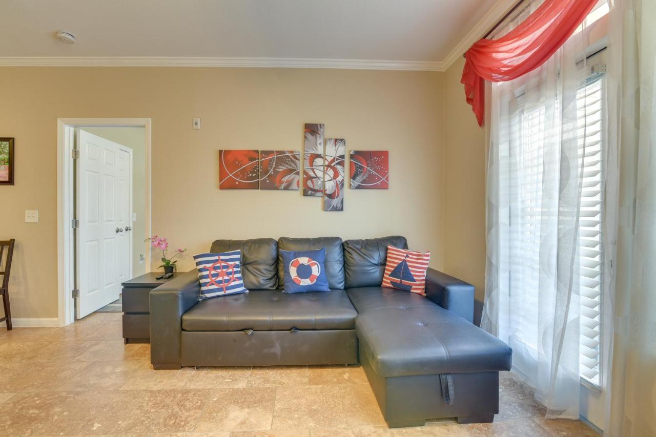 Apartment Walkable Close To The Beach!