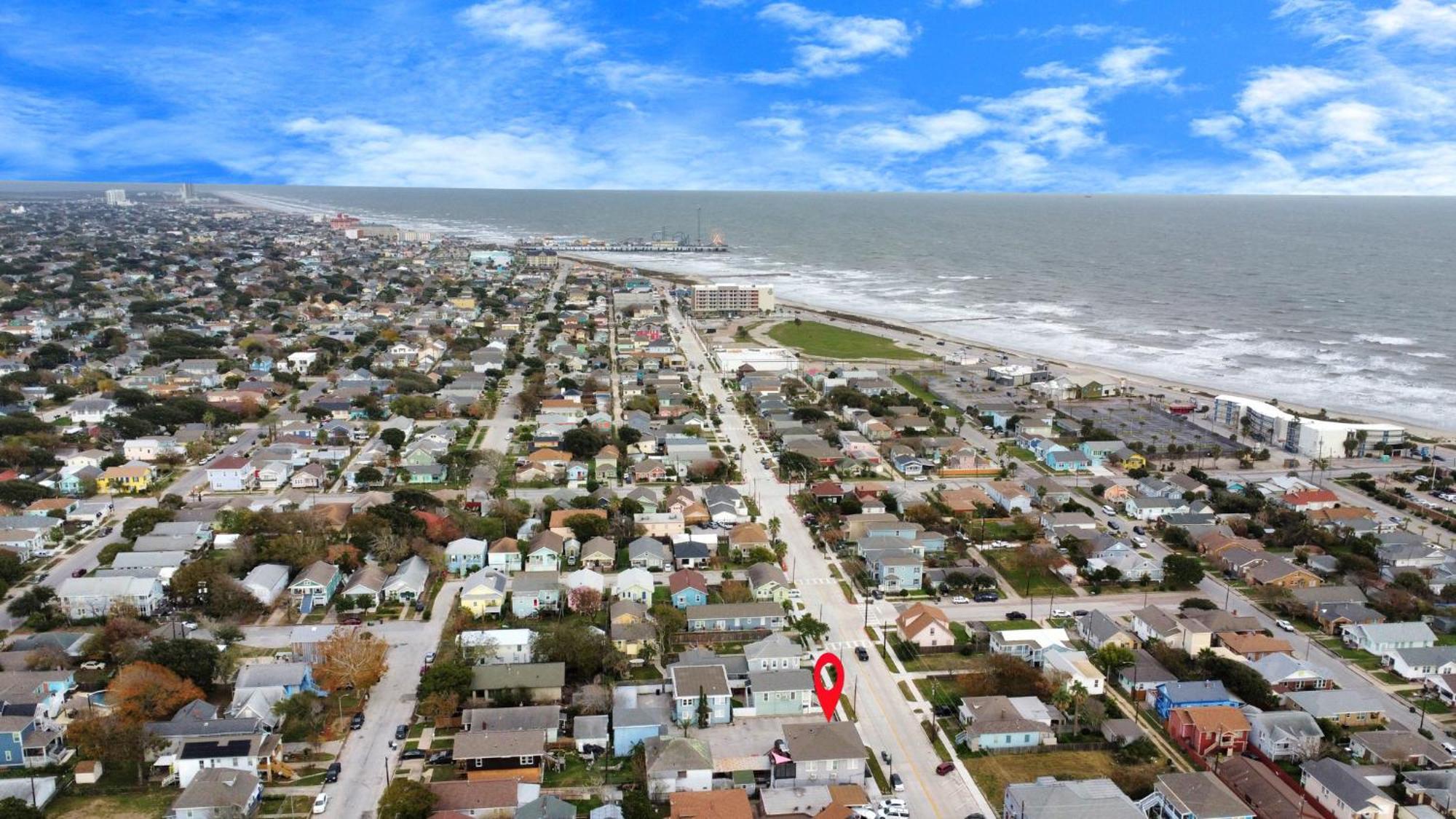 Nautical Loft With Outdoor Kitchen & Beach Access Apartment Galveston