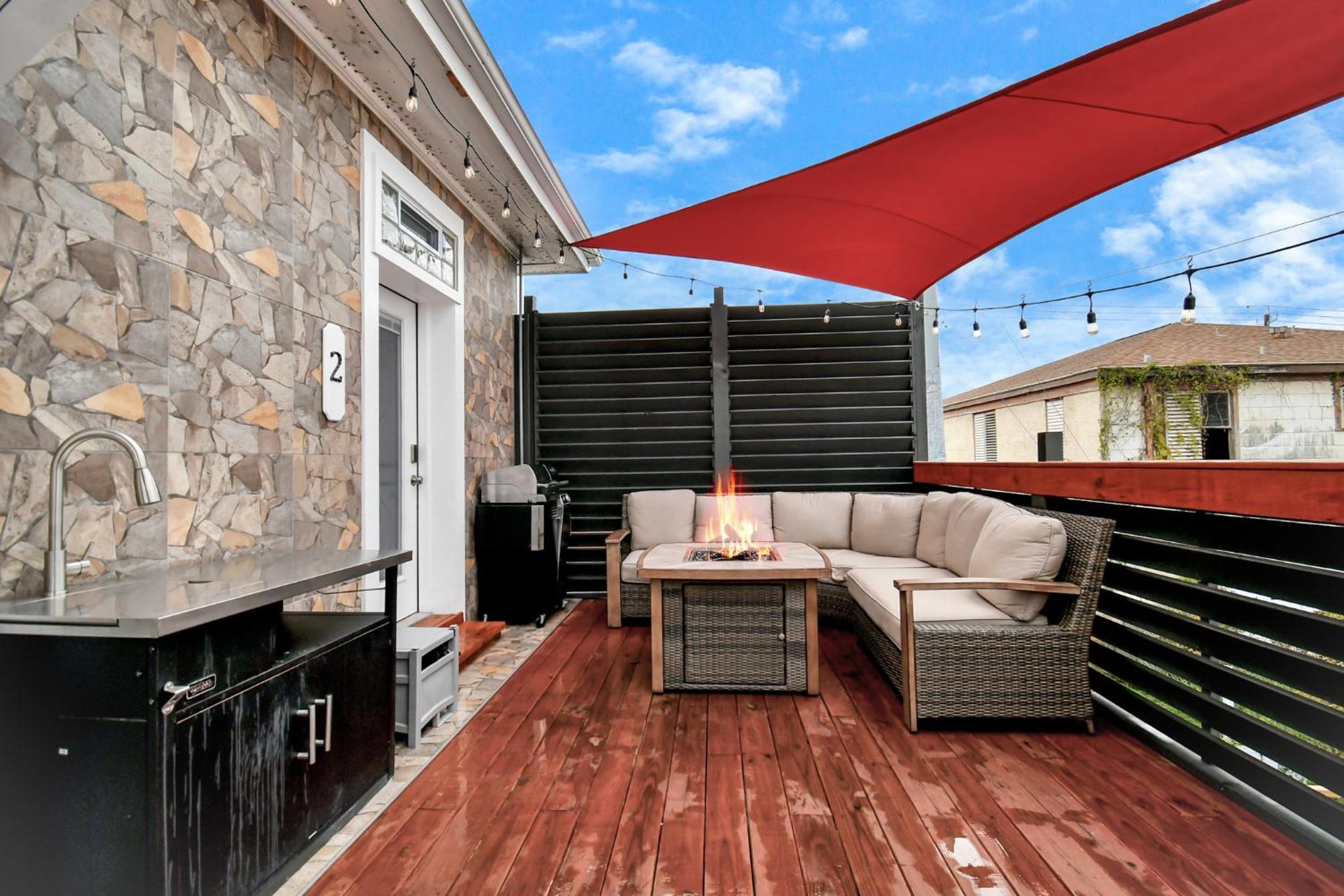 Nautical Loft With Outdoor Kitchen & Beach Access