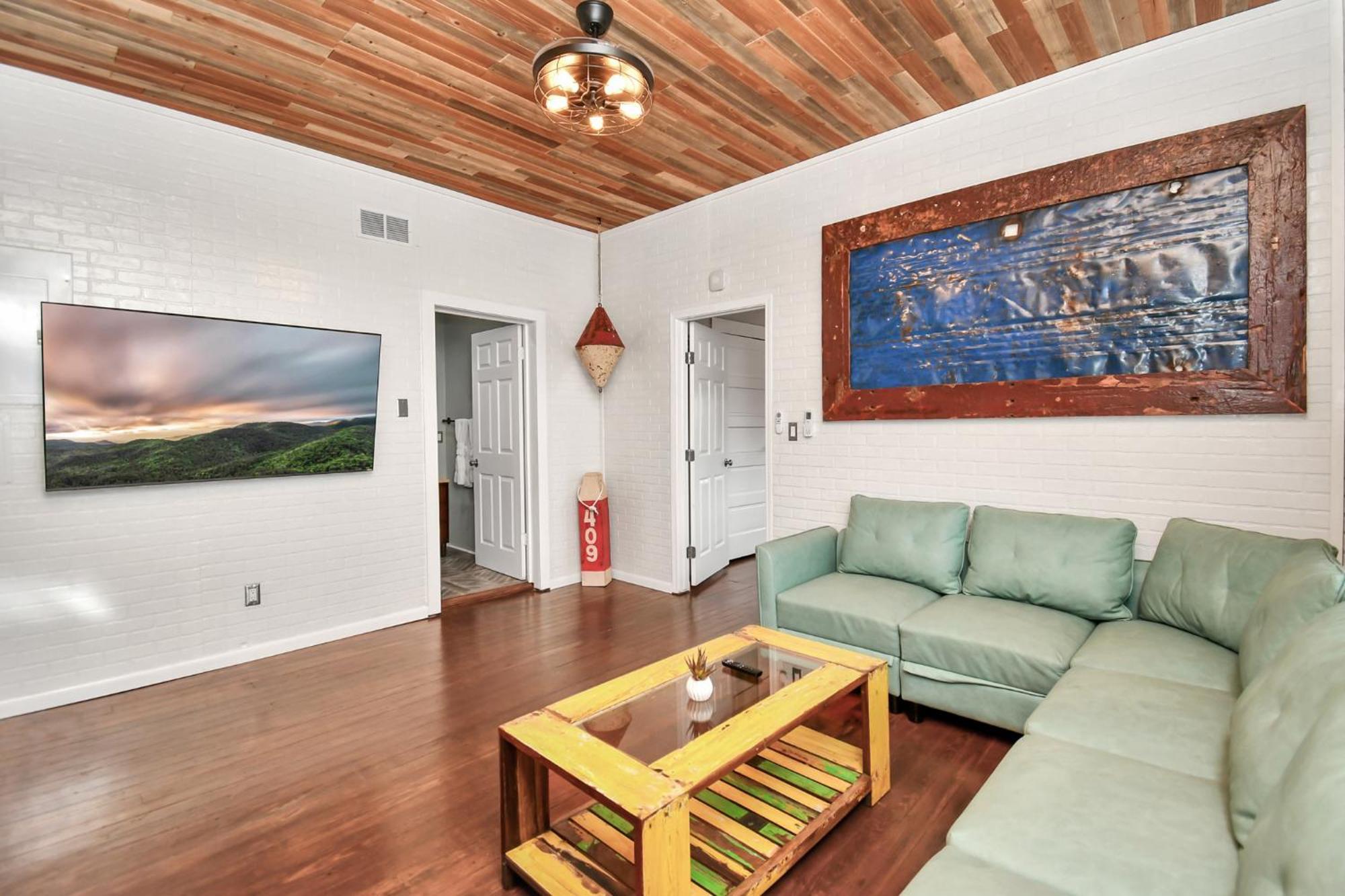 Nautical Loft With Outdoor Kitchen & Beach Access