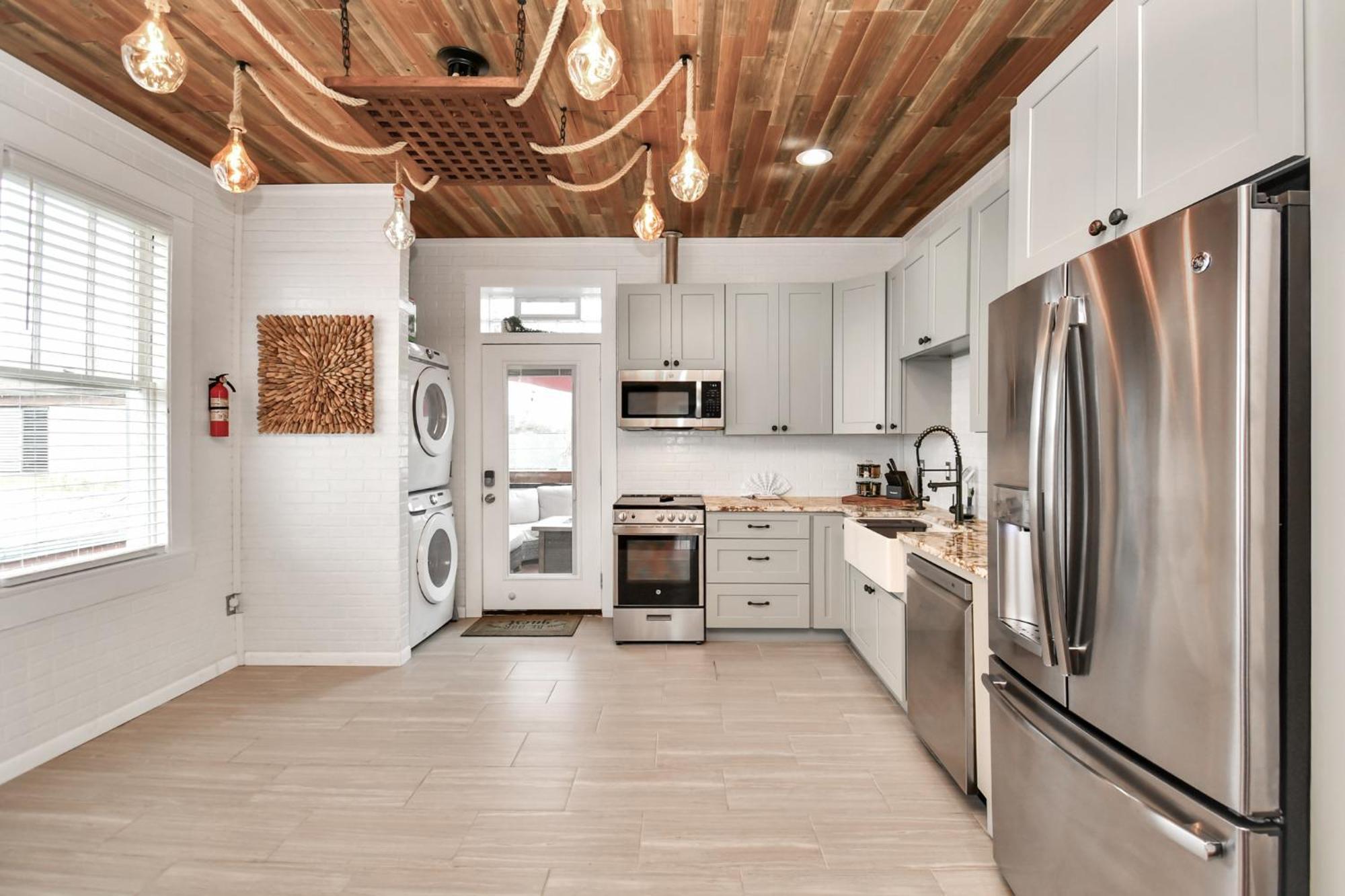 Nautical Loft With Outdoor Kitchen & Beach Access * Galveston
