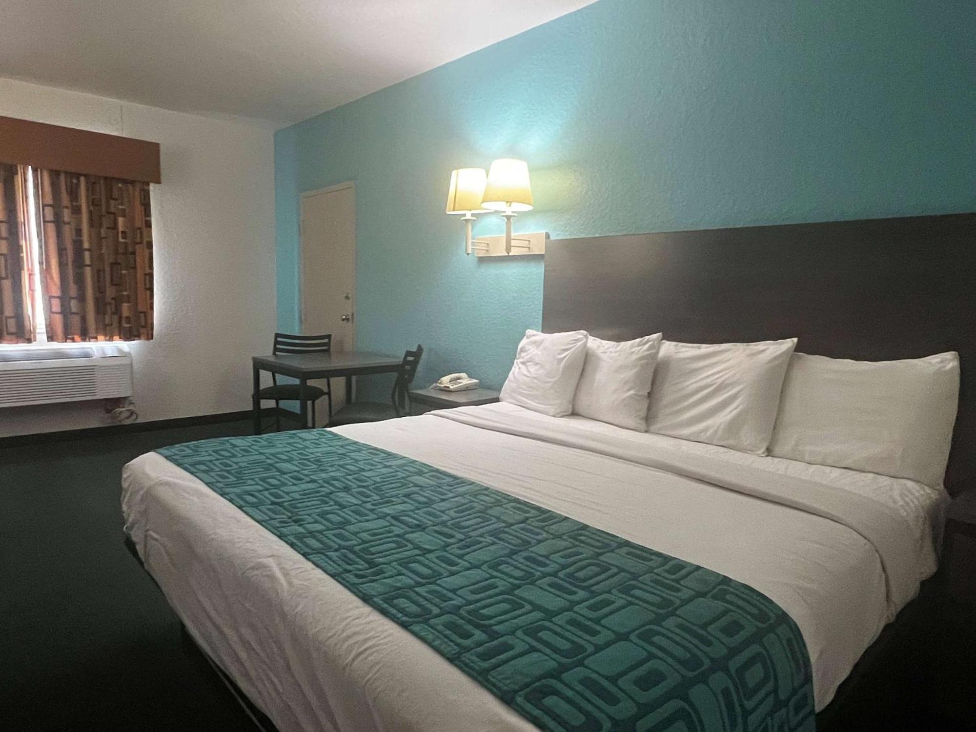 Howard Johnson By Wyndham Motel Galveston