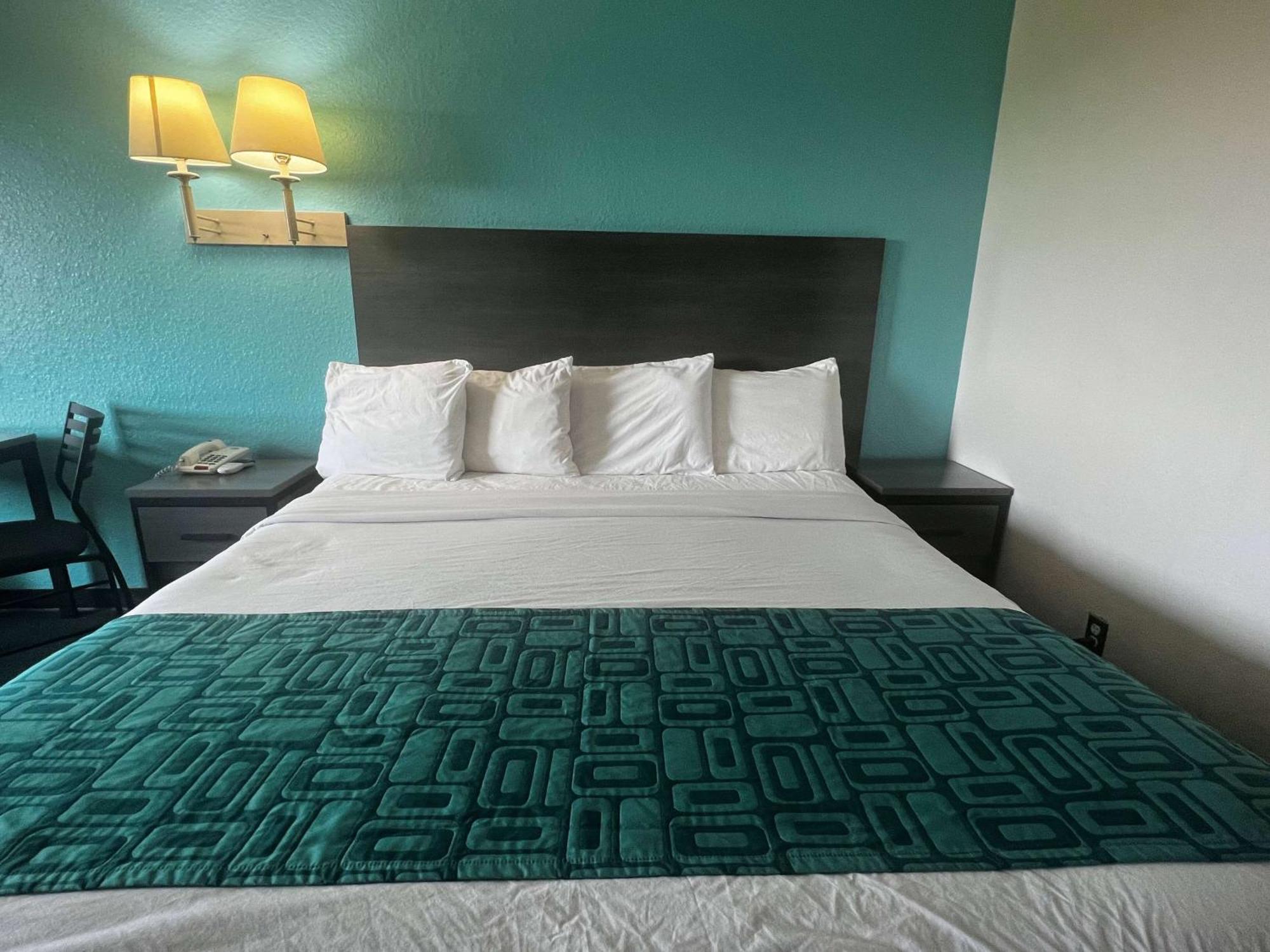 Howard Johnson By Wyndham Galveston