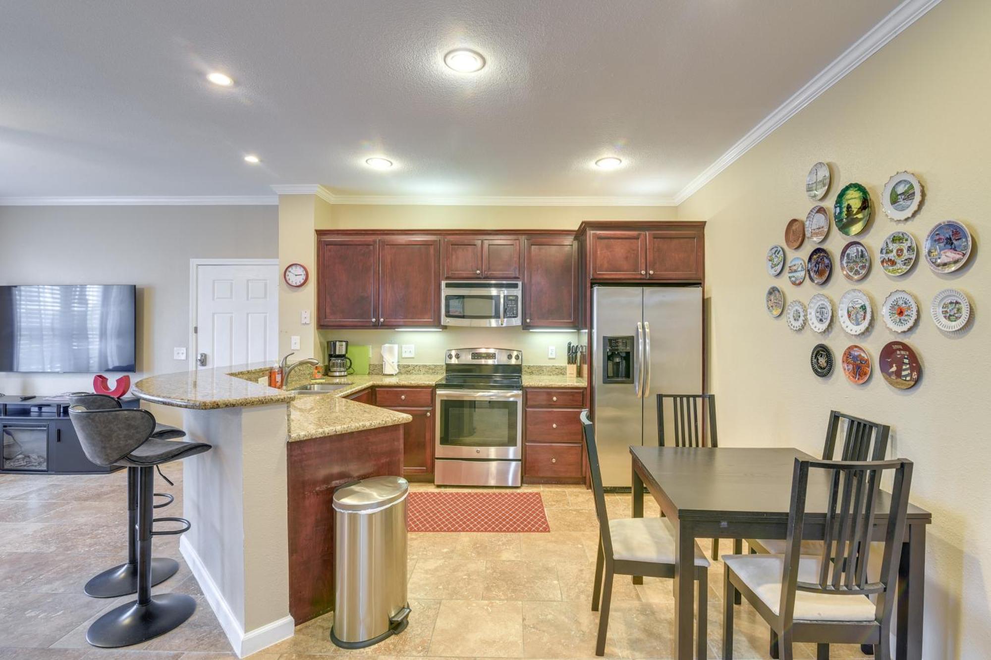 Apartment Walkable Close To The Beach! *