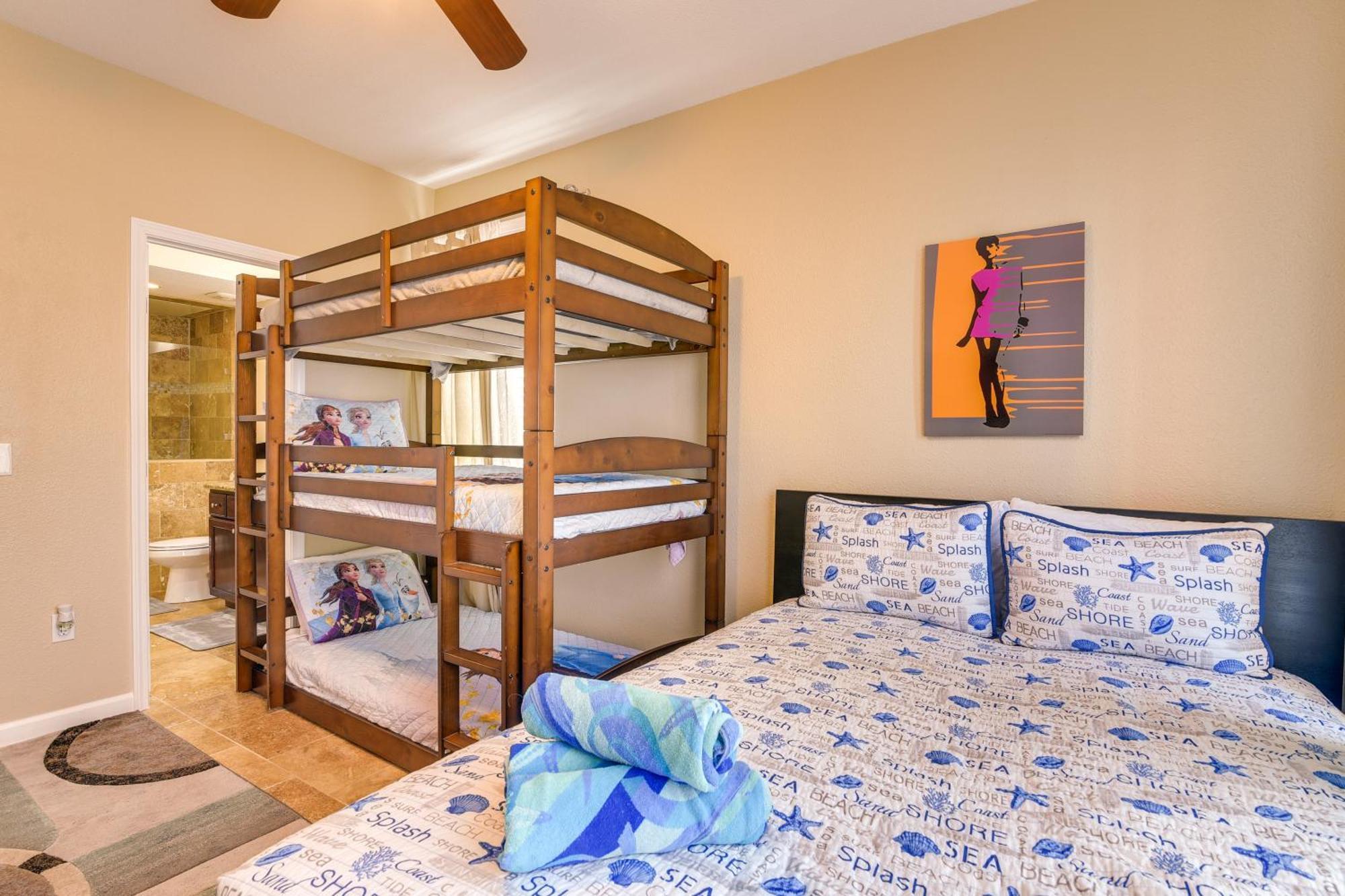 Walkable Close To The Beach!