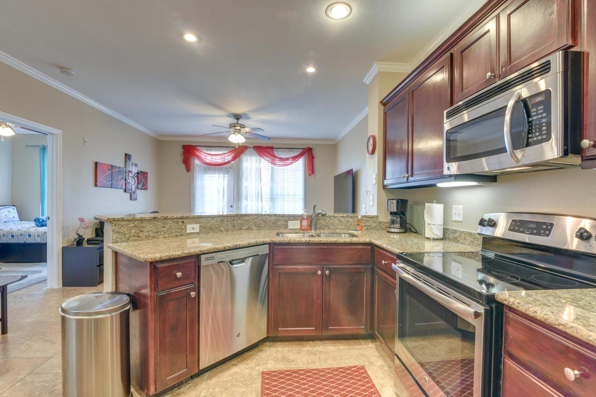 Apartment Walkable Close To The Beach! *