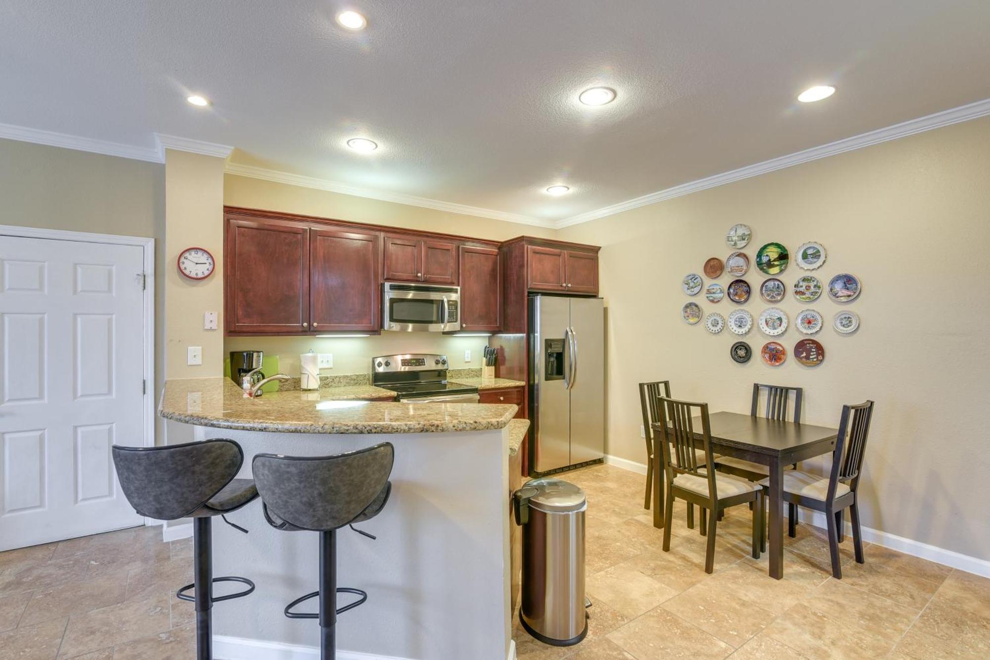 Walkable Close To The Beach! Apartment Galveston