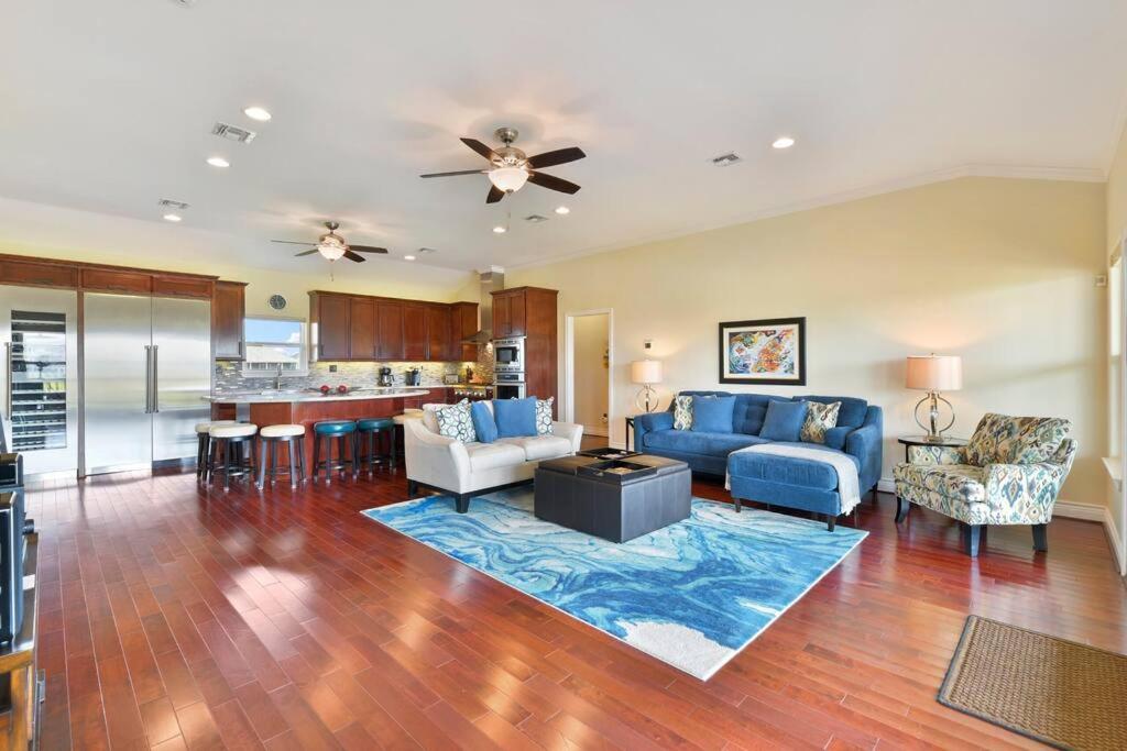 Dancing With Waves House With 3 Bedrooms And 2 Baths * Galveston
