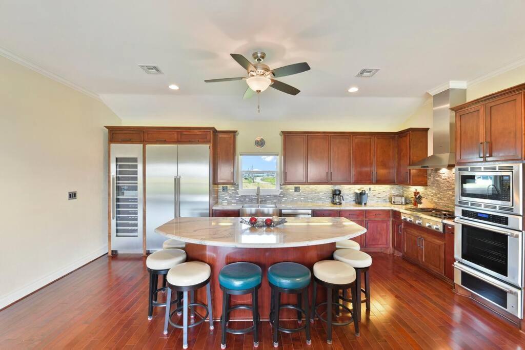 Dancing With Waves House With 3 Bedrooms And 2 Baths Holiday home *