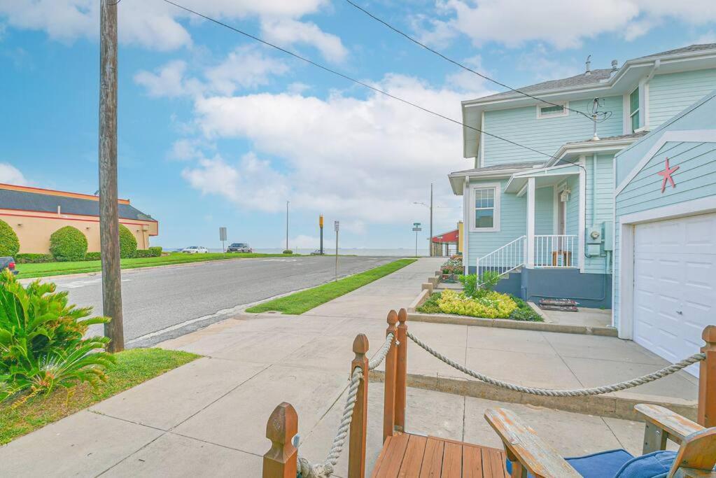 Holiday home Coastal Blue House With 3 Bedrooms And Just Off The Seawall