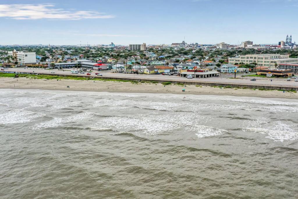 Holiday home Coastal Blue House With 3 Bedrooms And Just Off The Seawall