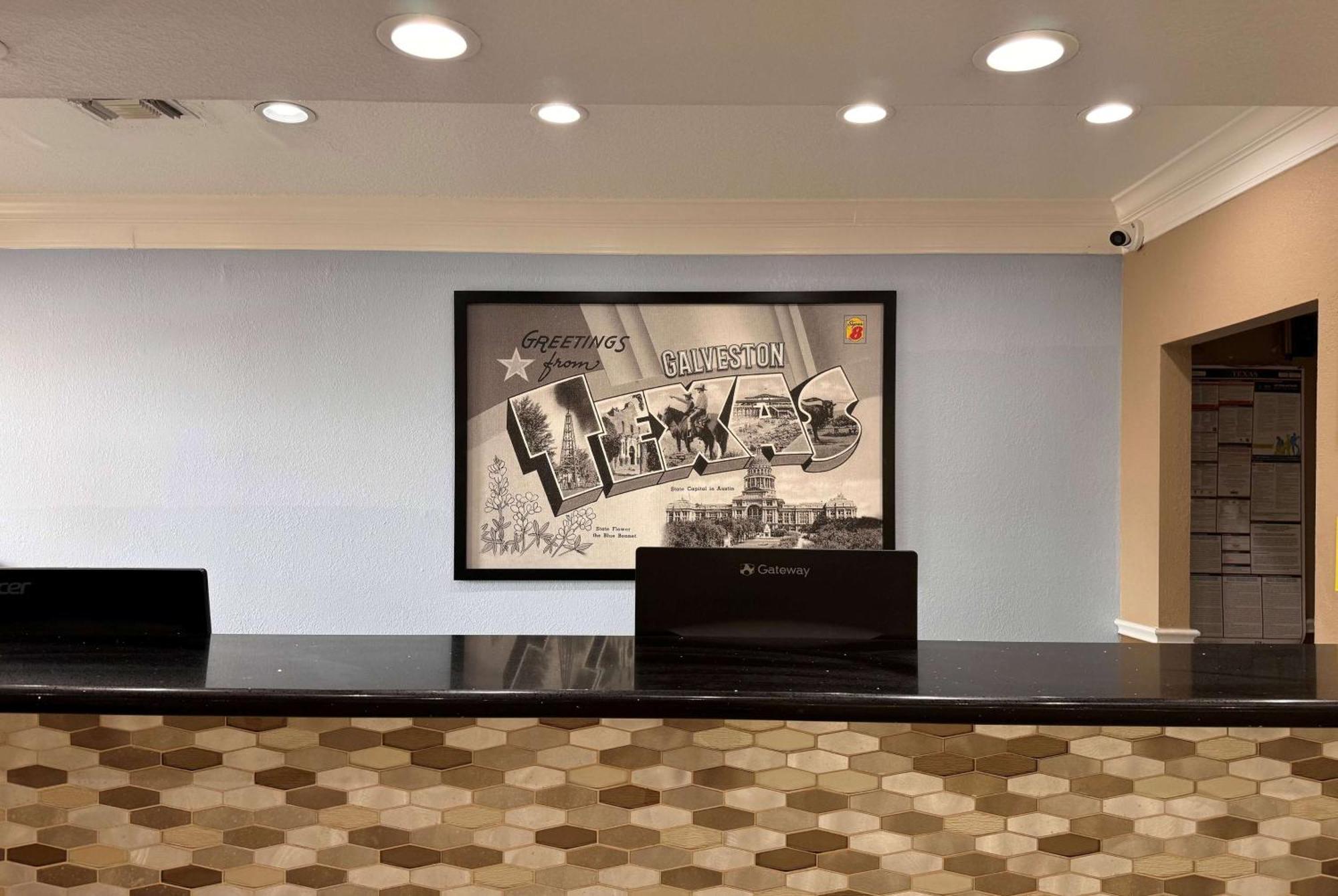 Super 8 By Wyndham Hotel