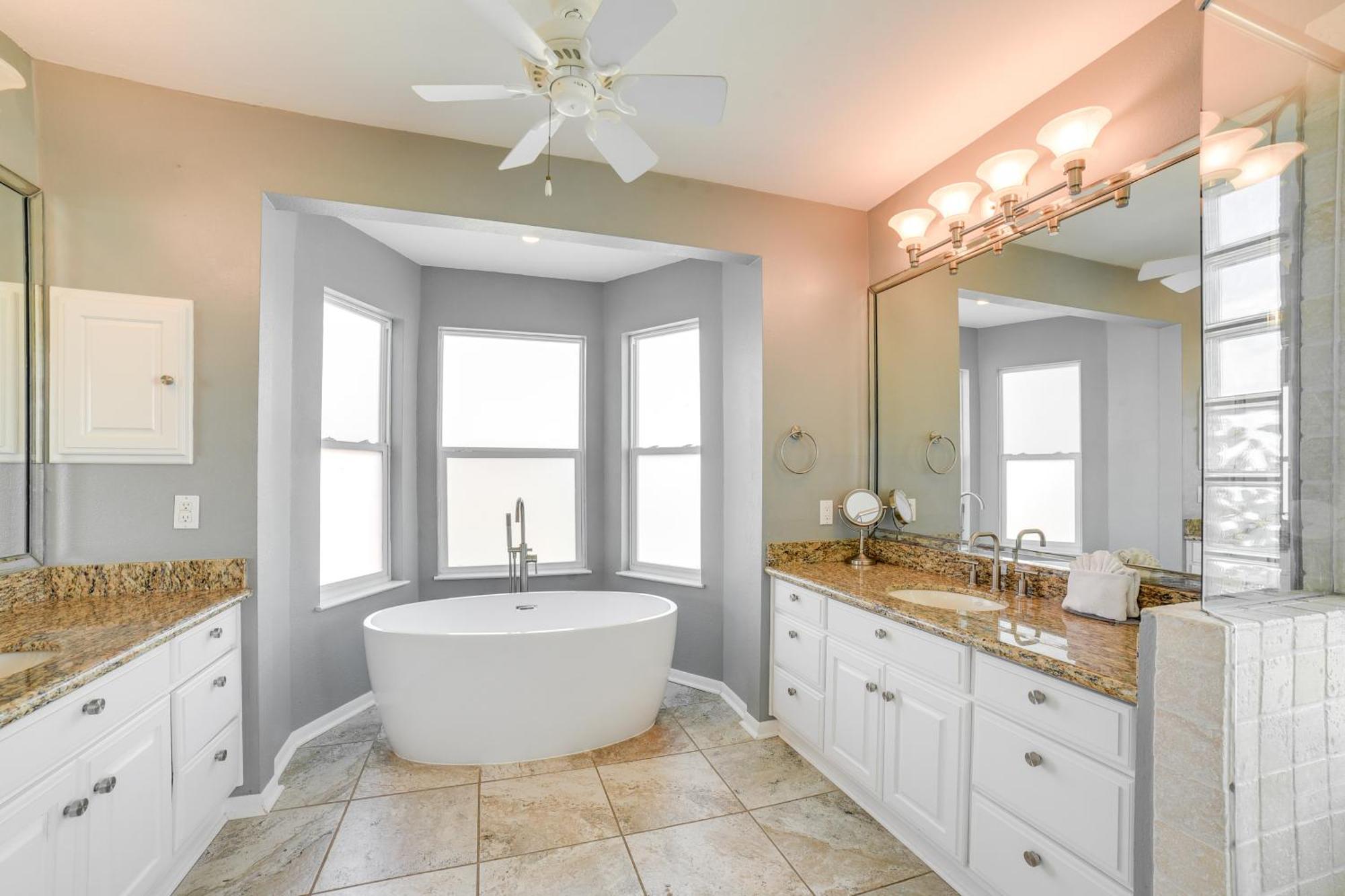 Oceanfront House Steps To Sand! Holiday home Galveston